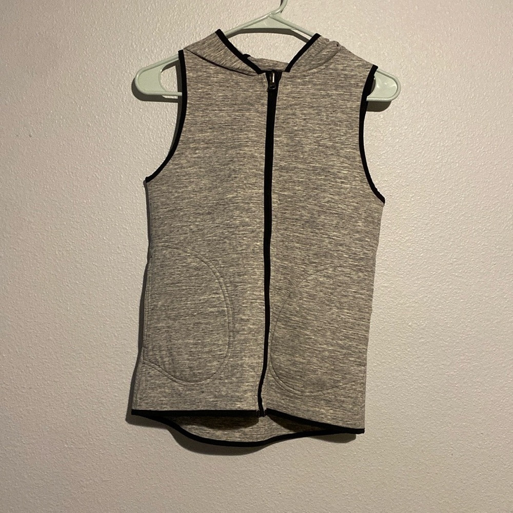 Lululemon Insculpt Vest
Heathered Space / Heathered Space Dyed Medium Grey